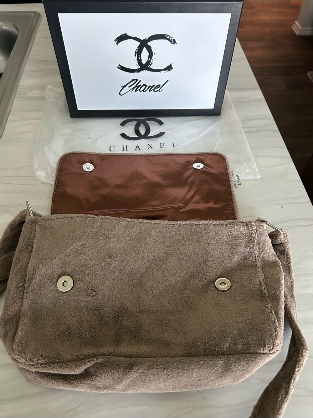 Chanel Women Bags Taupe Shoulder Bag with White CC Logo VIP GWP - Picture 7 of 10